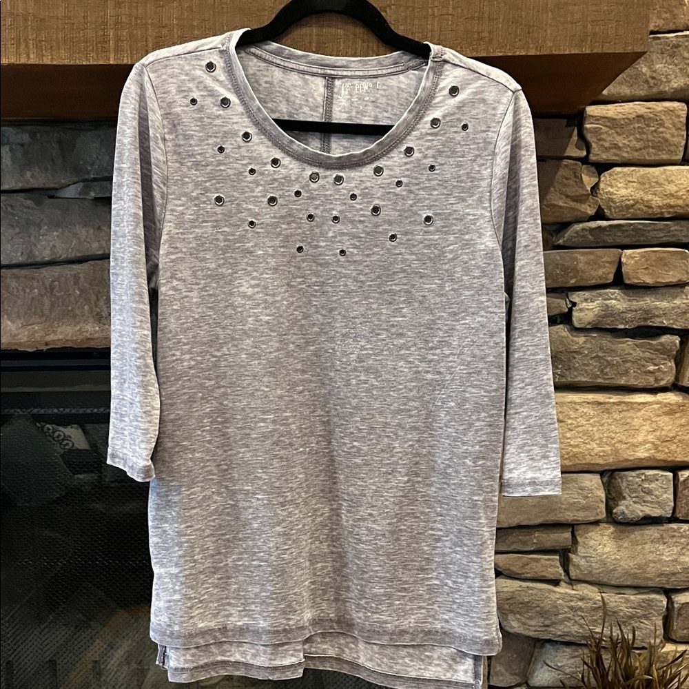 Grommet-Accent Gray Quarter-Length Sleeve Tee, Sz Small